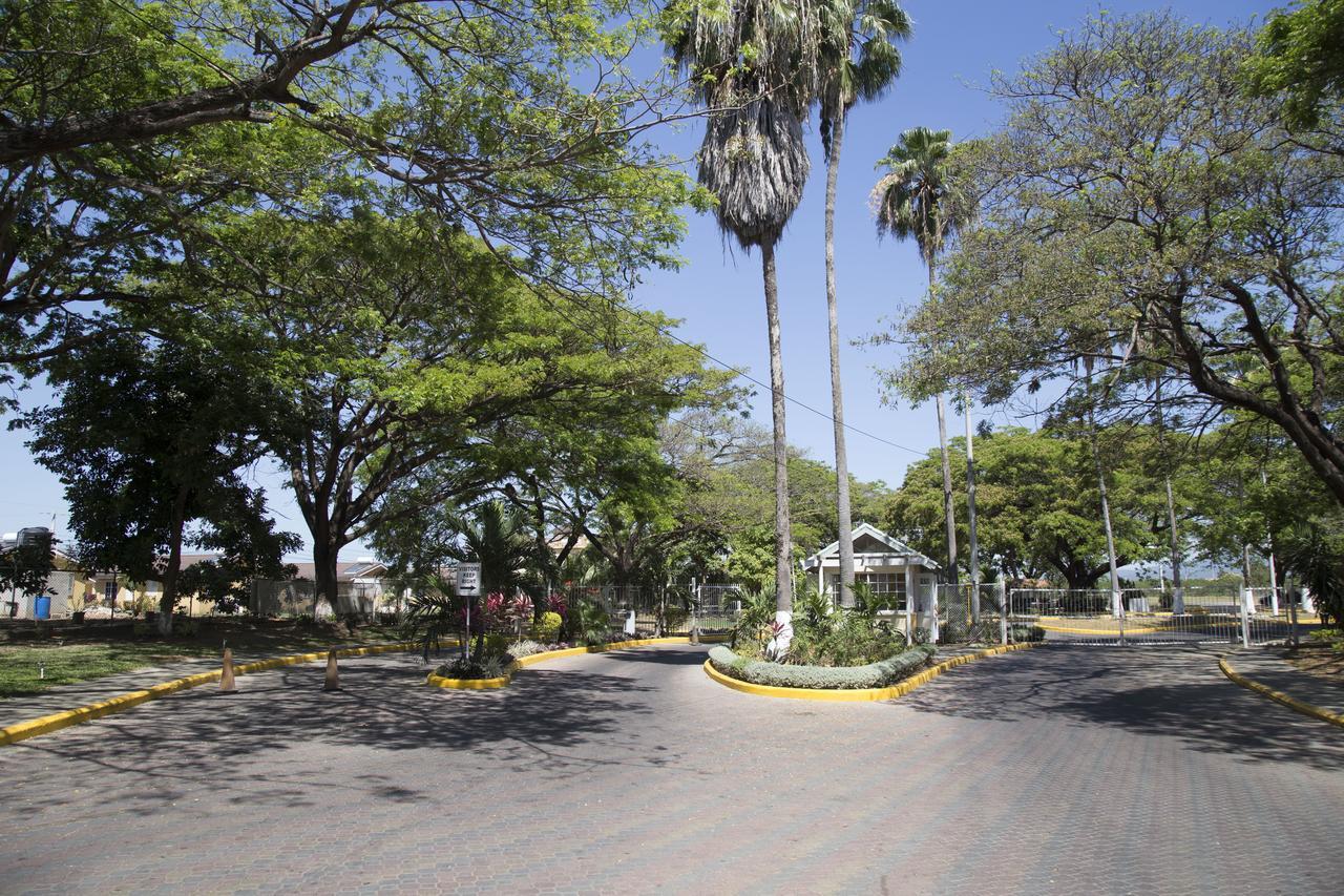 The Oasis I, Portmore Country Club Extérieur photo