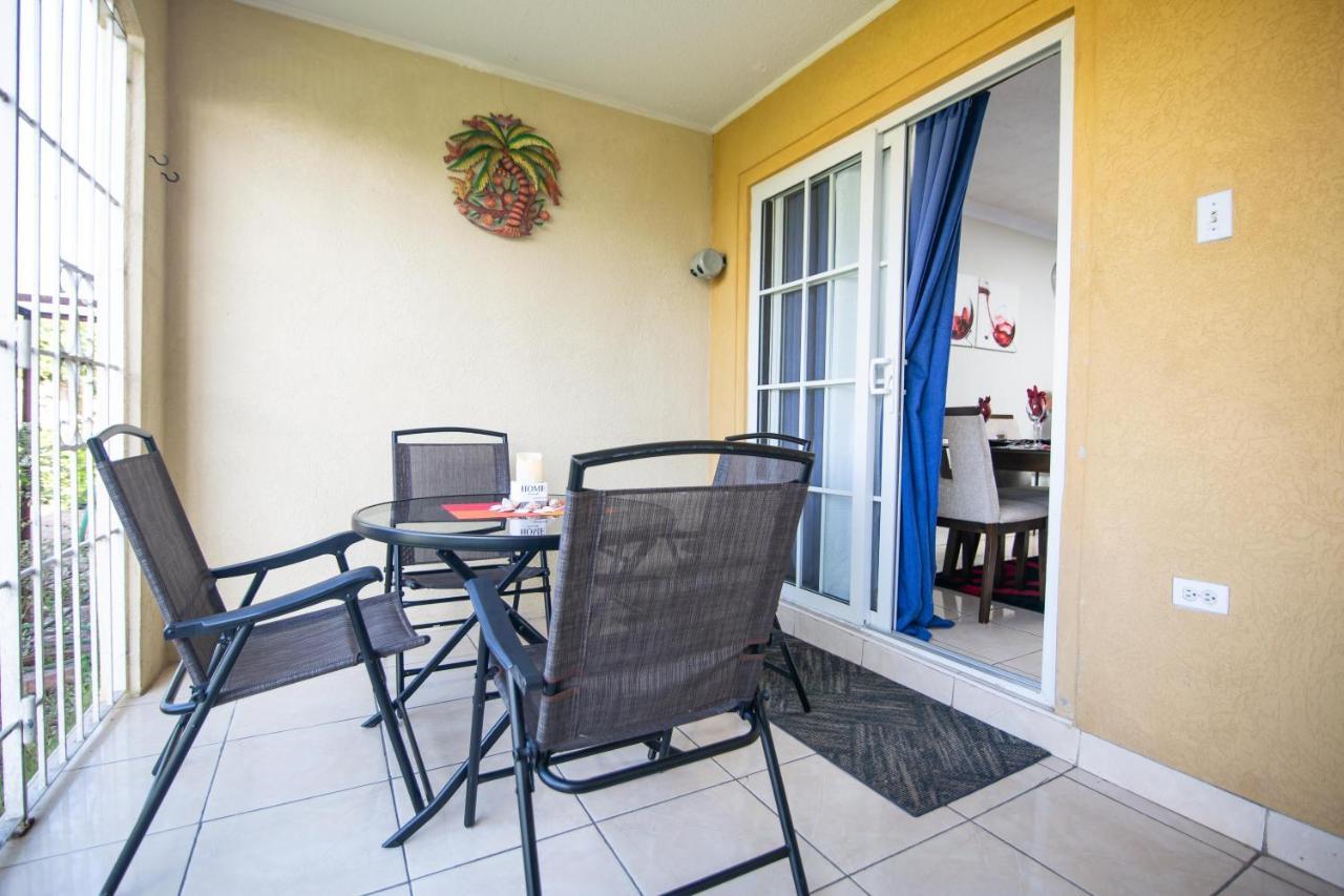 The Oasis I, Portmore Country Club Extérieur photo